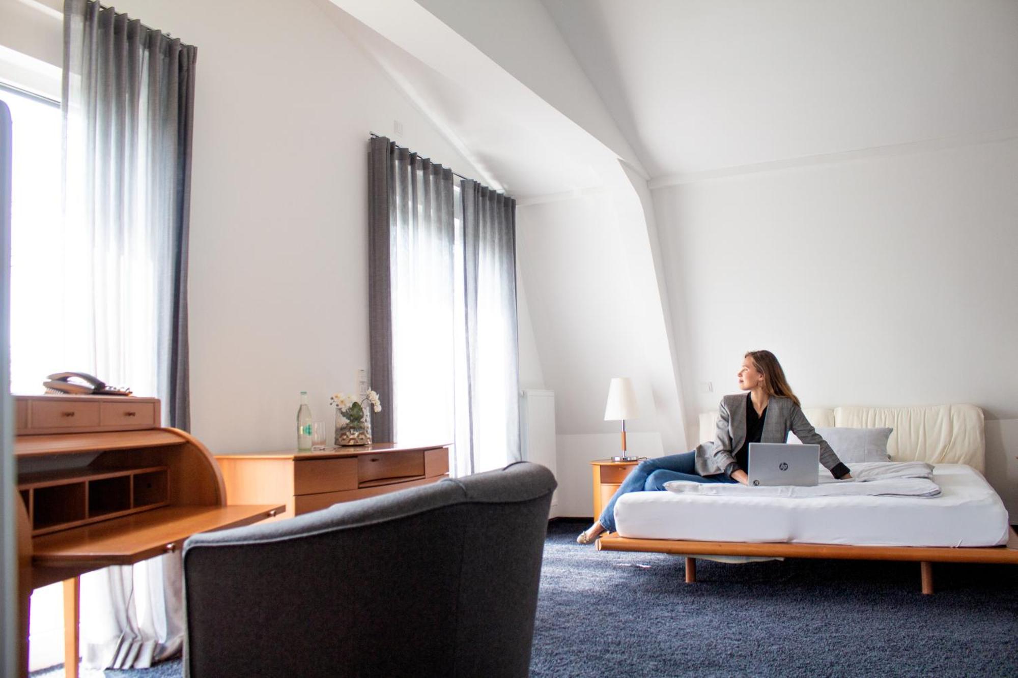 Готель &Repeat Koeln Airport Екстер'єр фото